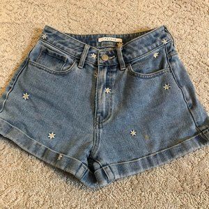 pacsun jean shorts with embroidered daisies